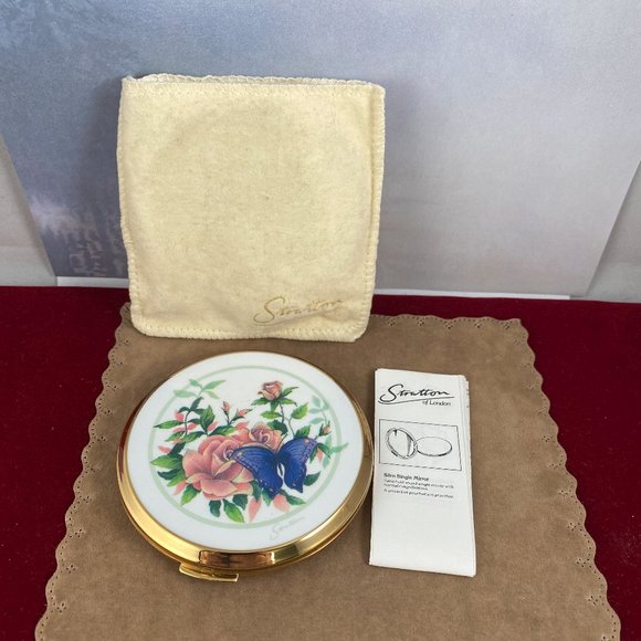 Vintage New Old Stock Stratton Compact Blue Butterfly with Pink Roses - Picture 3 of 6